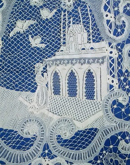Sainte Marguerite-Marie enfant devant le Saint Sacrement