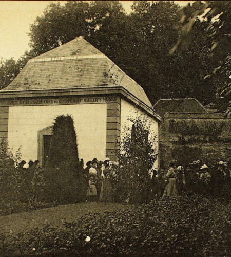 Procession à la chapelle de l'enclos