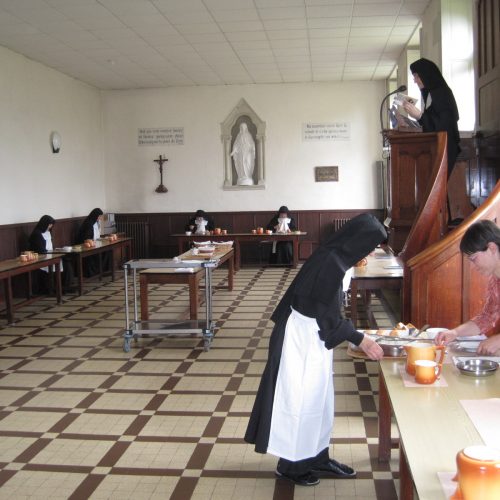 Repas au réfectoire